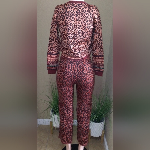 SOLD Zara Burgundy Animal Print Two-Piece Pants Set- Women's Medium Pre-owned - Picture 11 of 11
